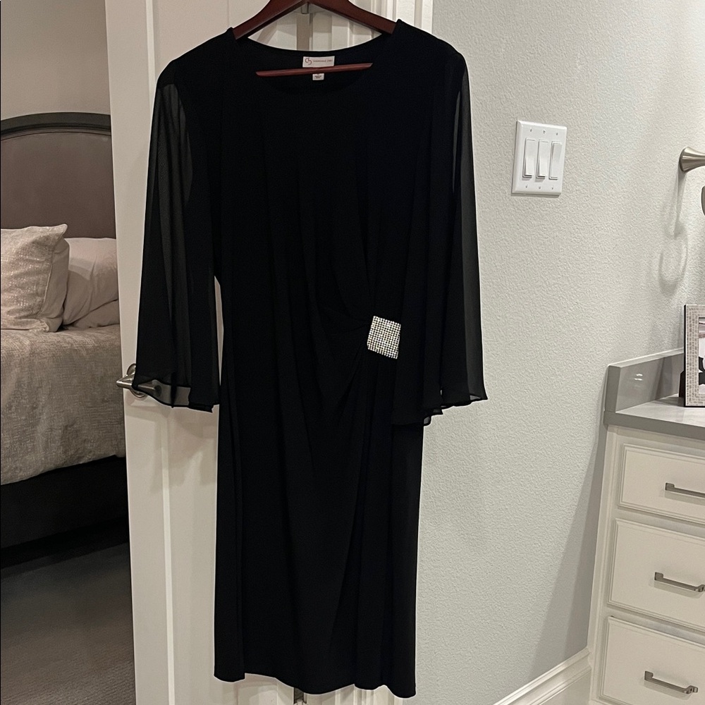 🩷 Elegant Black Evening Dress with Rhinestone Accent